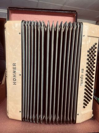 Acordeón Hohner Tango II 80 Bajos