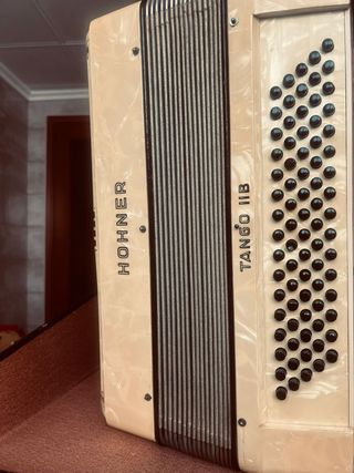 Acordeón Hohner Tango II 80 Bajos