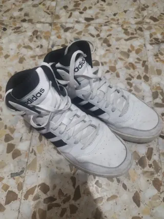 Zapatillas Adidas Altas Blancas y Negras