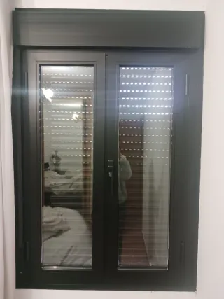 Puerta Balconera y ventanas Aluminio Negro