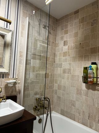 Mueble de baño y mampara madera