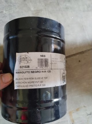 Tubos de chimenea metálicos negros