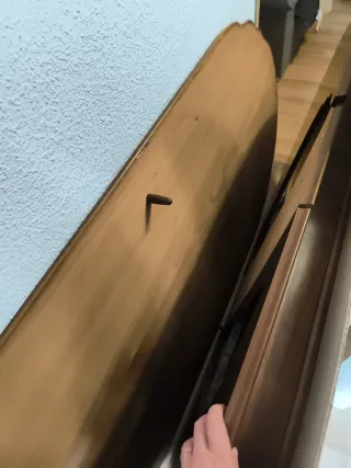 Mesa de salón de madera