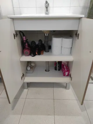 Mueble de baño con lavabo encastrado