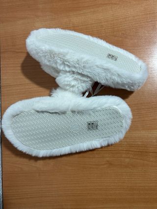 Zapatillas de casa Primark blancas