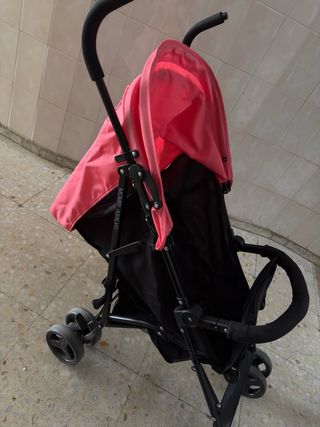 Carrito de bebé rosa y negro