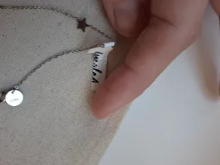 Collar de acero con estrellas