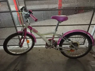 Bicicleta infantil Btwin rosa y blanca