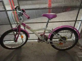 Bicicleta infantil Btwin rosa y blanca
