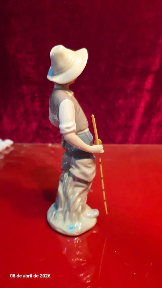 Figura porcelana Lladro niño pescador