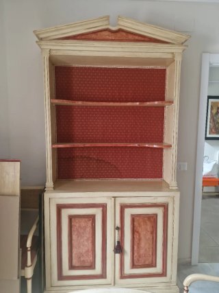Mesa comedor redonda + 6 sillas+mueble aparador.