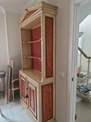 Mesa comedor redonda + 6 sillas+mueble aparador.