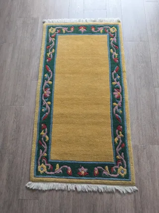 Alfombra de lana con diseño floral