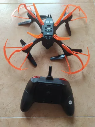 Dron con mando a distancia