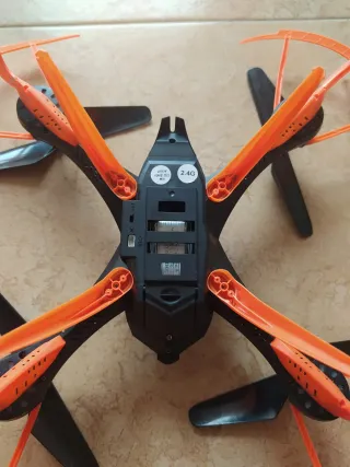 Dron con mando a distancia