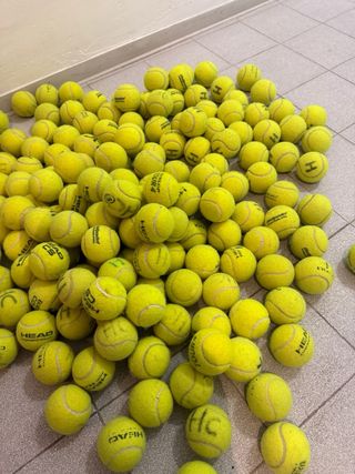 Pelotas de padel variadas usadas