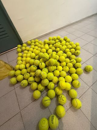 Pelotas de padel variadas usadas