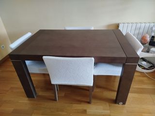 Mesa de comedor y 4 sillas