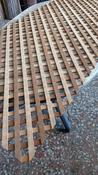 Celosía de madera bicolor