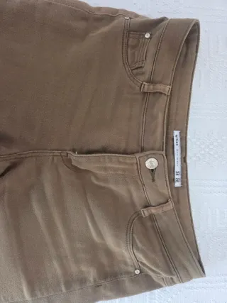 Pantalón pitillo verde oliva