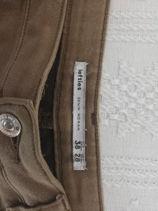 Pantalón pitillo verde oliva