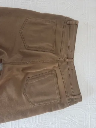 Pantalón pitillo verde oliva