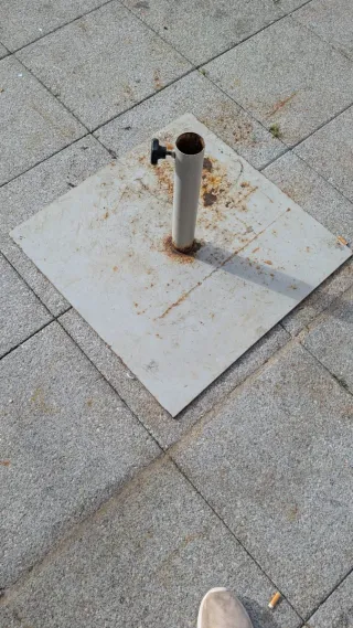 2 sombrillas cuadradas granates