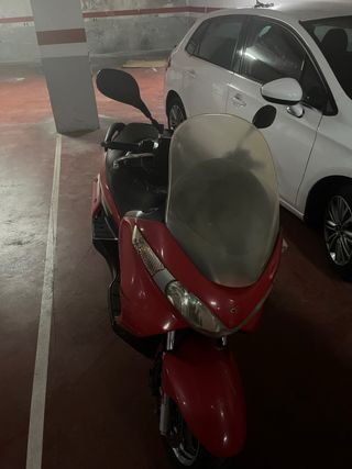 Suzuki Burgman 125cc Maxi Scooter Automática