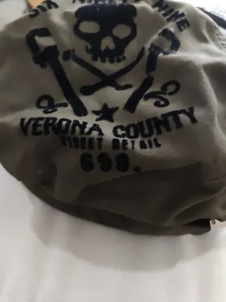 Gorra militar calavera y tibias