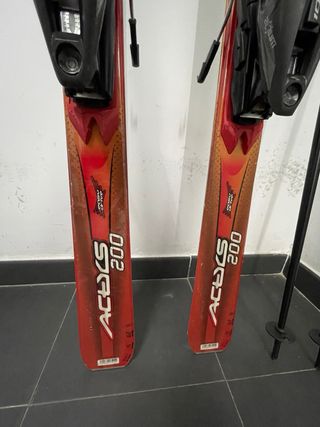 Esquís Rossignol y bastones