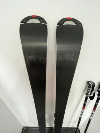 Esquís Rossignol y bastones
