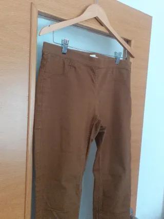 Pantalón elástico marrón