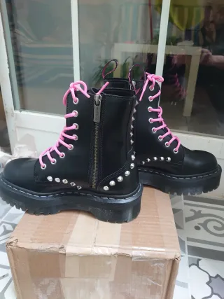 Botas Dr Martens Plataforma Studded Pink Laces