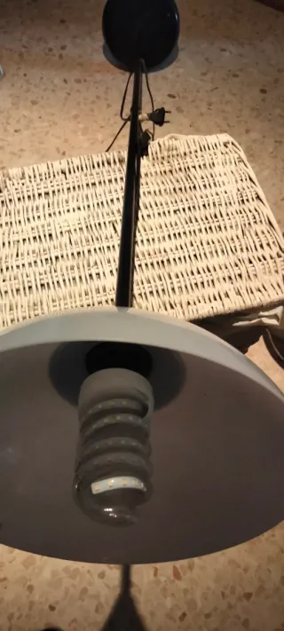 Lámpara de pie negra metal