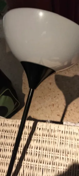 Lámpara de pie negra metal