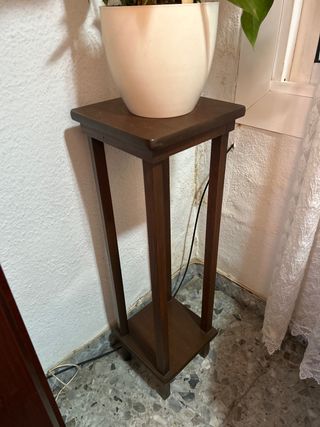 Soporte madera planta decorativo