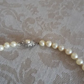 Collar de perlas blanco