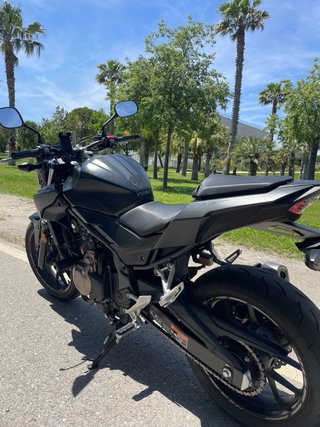 Honda CB 500F Negra y Dorada