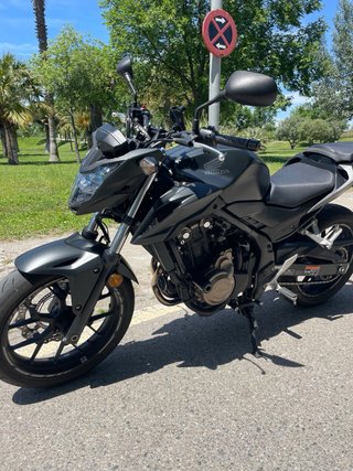Honda CB 500F Negra y Dorada