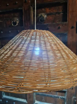 Lámpara colgante de mimbre
