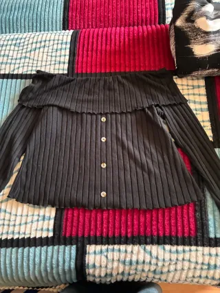 Camiseta hombros caídos negra