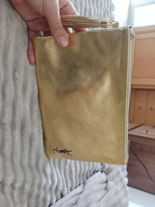 Bolso Yves Saint Laurent Dorado