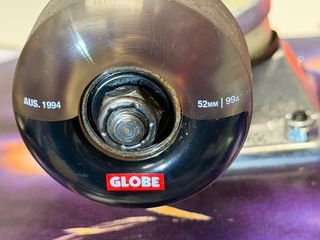 Skate Globe y protecciones