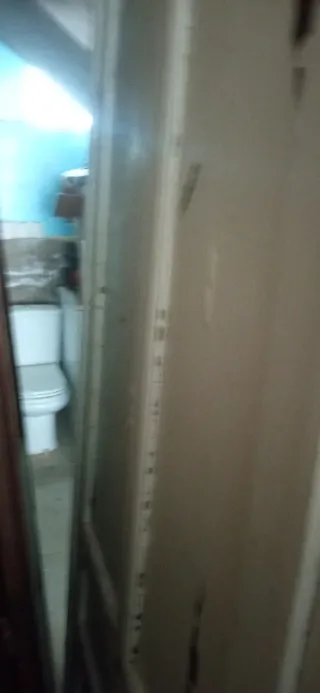 Puerta de madera antigua tallada