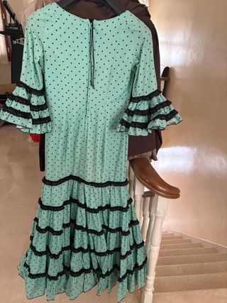 Traje de flamenca azul con lunares