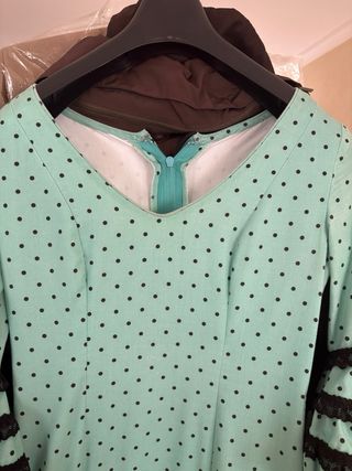 Traje de flamenca azul con lunares