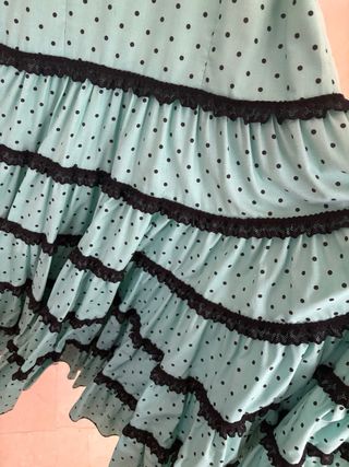 Traje de flamenca azul con lunares