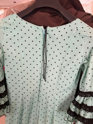 Traje de flamenca azul con lunares