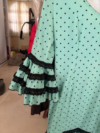 Traje de flamenca azul con lunares