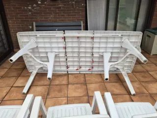 Conjunto mesa y sillas de jardín
